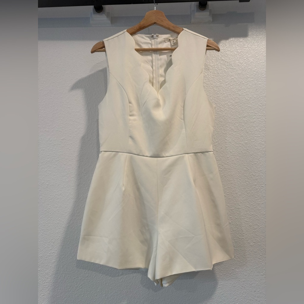 Creamy white romper, NWT. So stunning! Scalloped v-neckline. Full lining